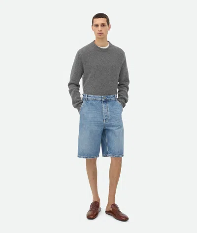 Bottega Veneta Short Cargo En Denim Indigo Vintage In Mid Blue