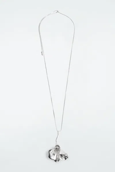 Cos Floral Pendant Necklace In Metallic