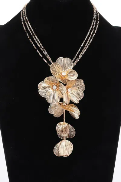 Fashnzfab Women's Metal Flower Necklace In Gold