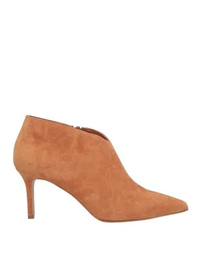 Gioia.a. Gioia. A. Woman Ankle Boots Camel Size 8 Leather In Beige
