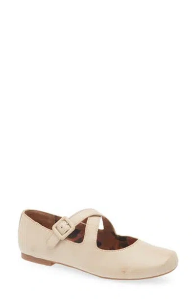 Korks Paige Crossover Mary Jane Flat In Cream