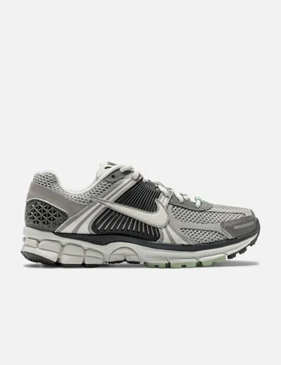 Nike Zoom Vomero 5 In Grey