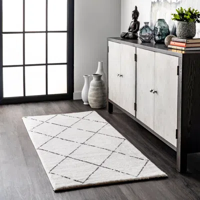 Nuloom Hand Tufted Armitra Area Rug In White